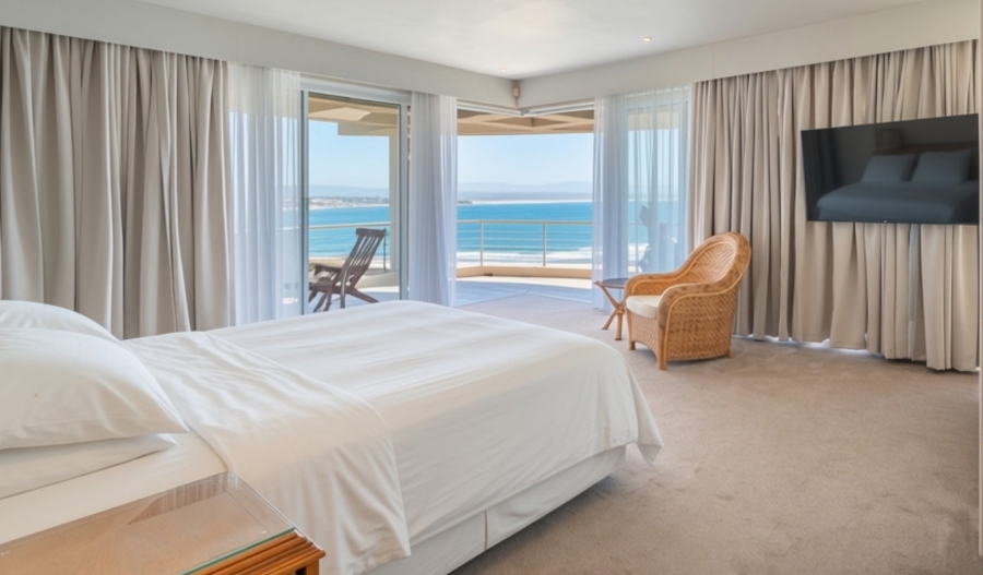 7 Bedroom Property for Sale in Wavecrest Eastern Cape